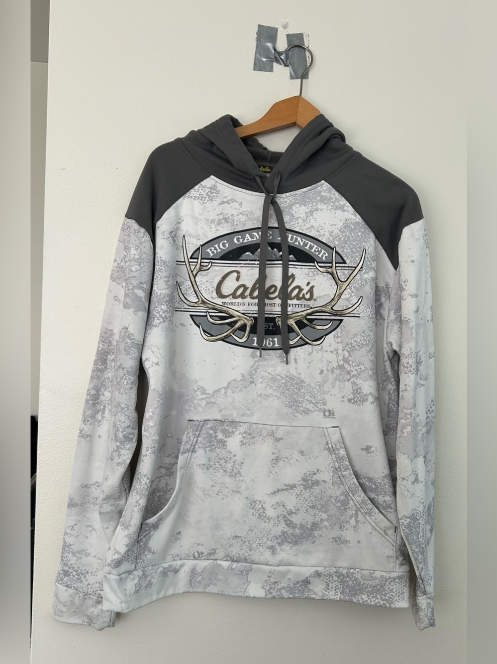 Cabela's Men's Gray Camo Hoodie - Big Game Hunter Logo (size M)